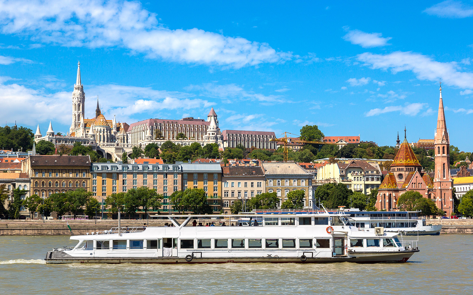 Why choose Budapest hop-on-hop-off tours?