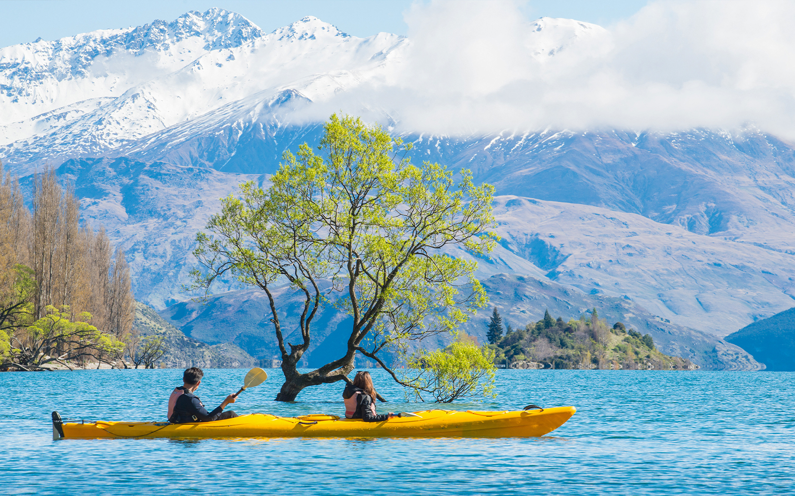 Kayaking in Wanaka lake