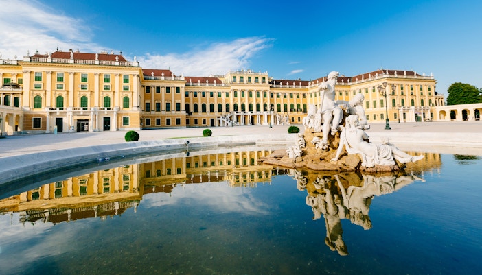 How to get to the Schonbrunn Palace?