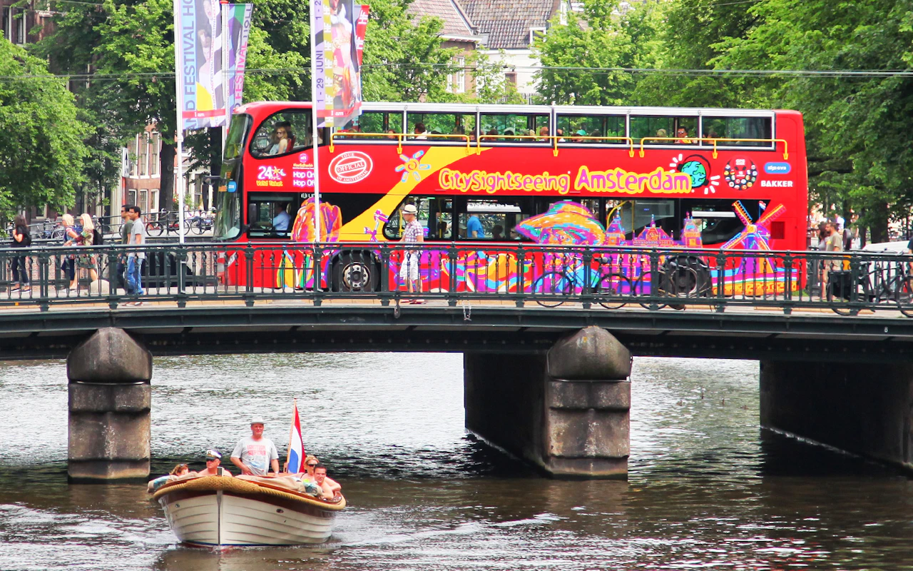Combo: Amsterdam Hop-on Hop-off Bus Tour + Madame Tussauds Tickets — 3