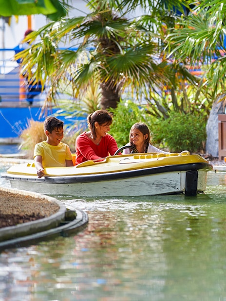 Family enjoying a boat ride at LEGOLAND Windsor Resort.