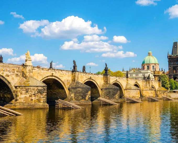 Prague Charles Bridge Audio Guide & Vltava River Cruise (Product 48068)