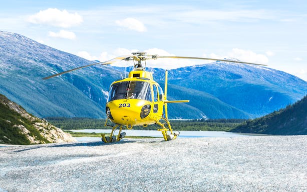tour de helicóptero em juneau com pouso na geleira e passeio de trenó puxado por cães na geleira herbert-3