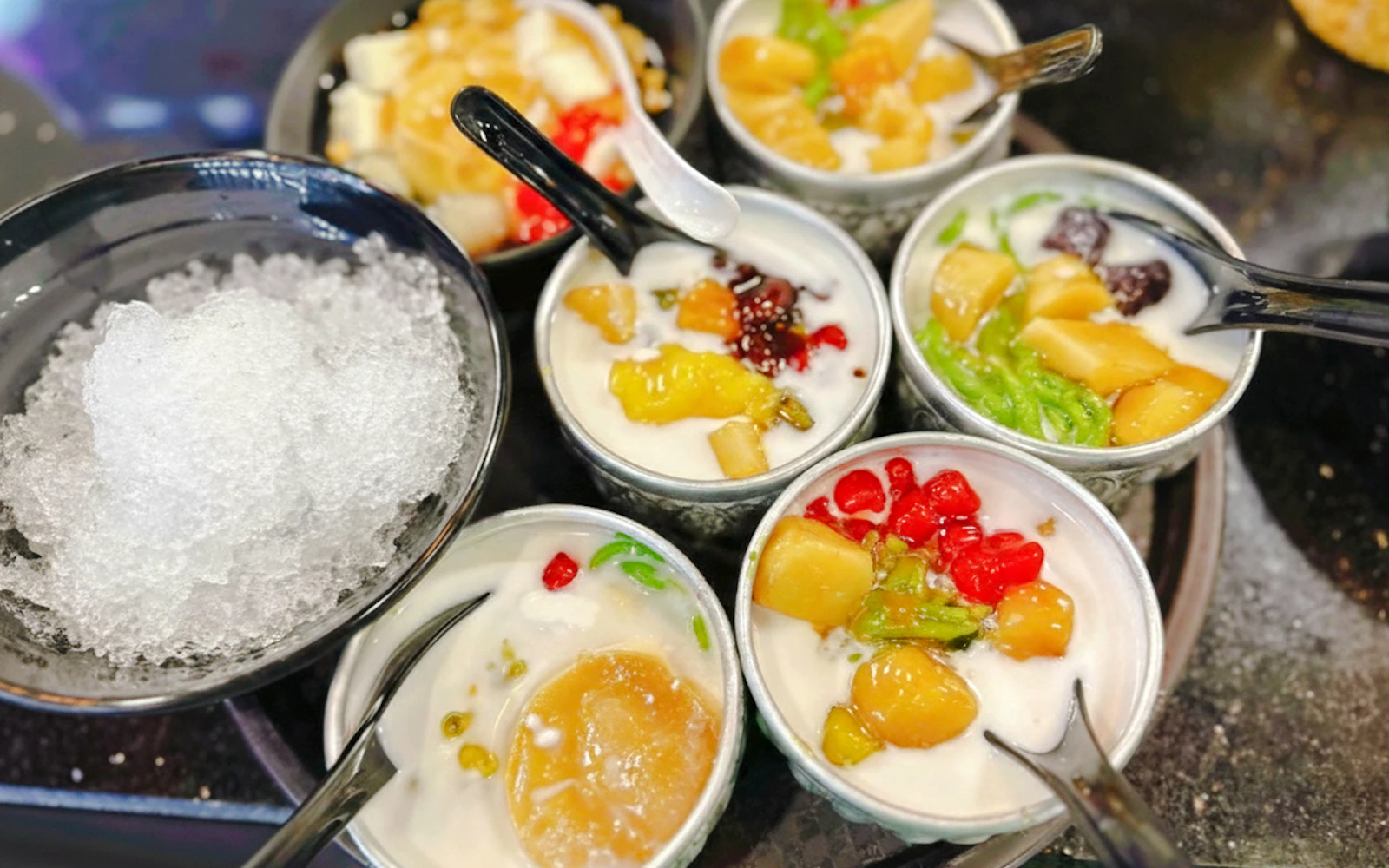 Da Nang Food Tour with Michelin-Recommended Dish and Vietnamese Coffee Culture Image 2