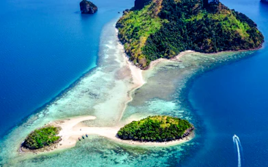 Railay Beach aerial view with turquoise waters and lush islands, Krabi.