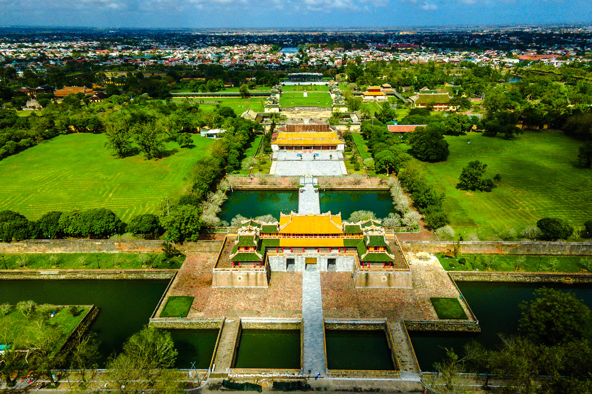 tour guiado privado à cidade imperial de hue e ao palácio an dinh, com sobremesas de sopas doces-1