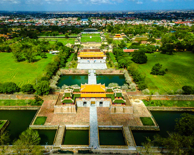 Hue Imperial City & An Dinh Palace Private Guided Tour with Sweet Soup Desserts