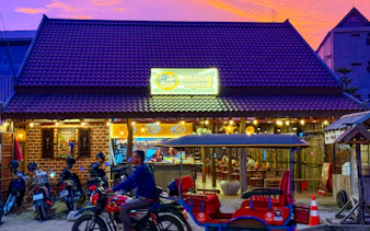 siem reap tuk-tuk food tour with 10 local food tastings-6