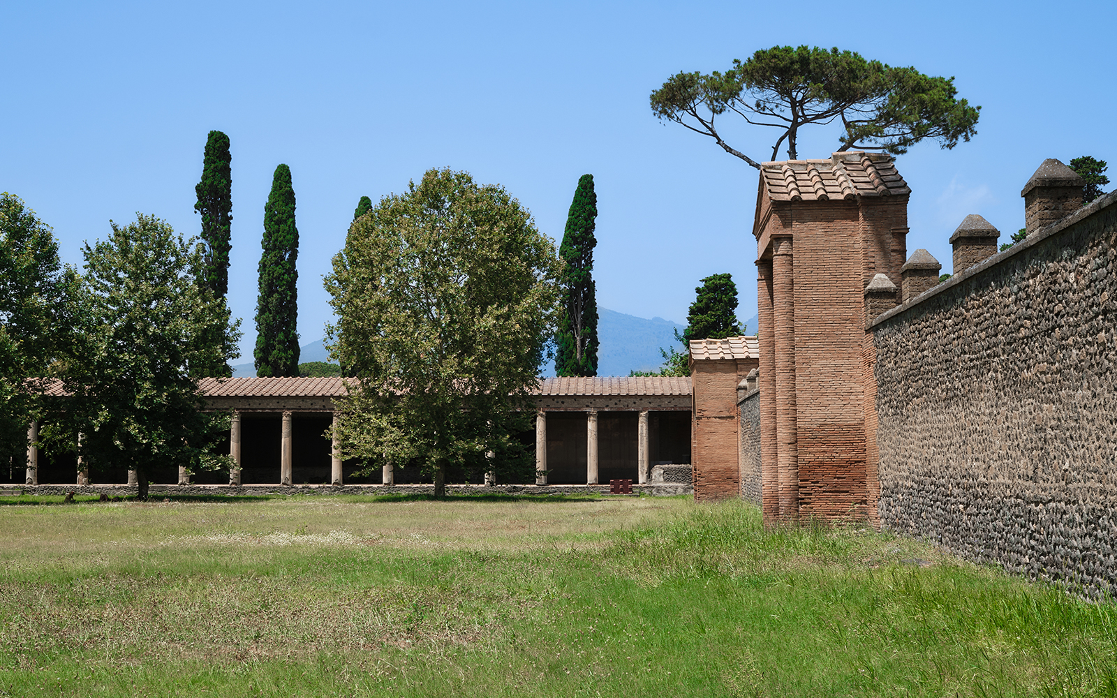 Visit Pompeii Gymnasium