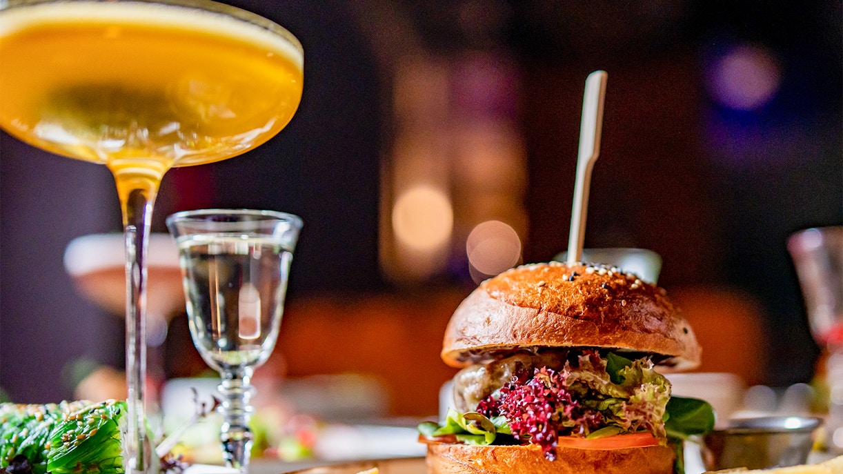 Jewel Changi Dininghttps://cdn-imgix.headout.com/media/images/91b2788ce6ea6058f681000d4b147a17-shopping.jpg