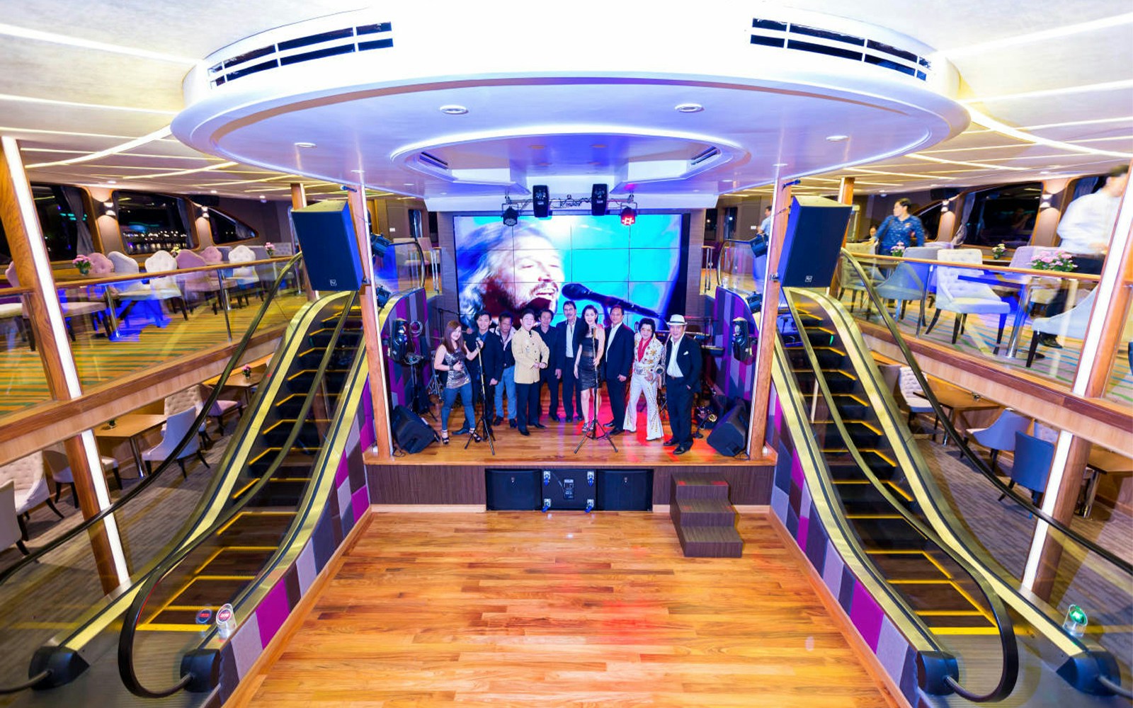 Interior of Wonderful Pearl Luxury Cruise with the music band