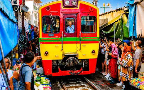 ab bangkok: private tour zum amphawa floating market, zum maeklong railway market und zur affenfütterung in klong khone-1