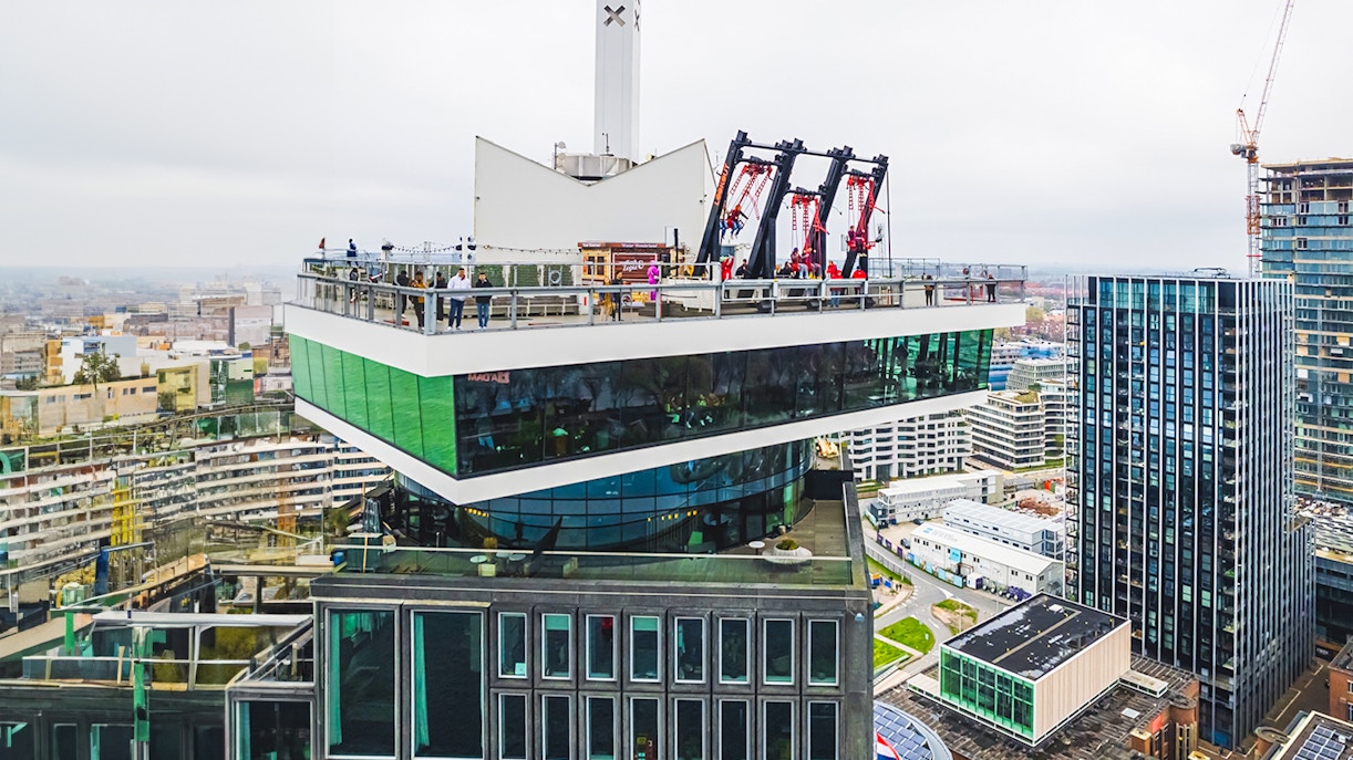 LOOKOUT + Diner at skybar & restaurant MADAM