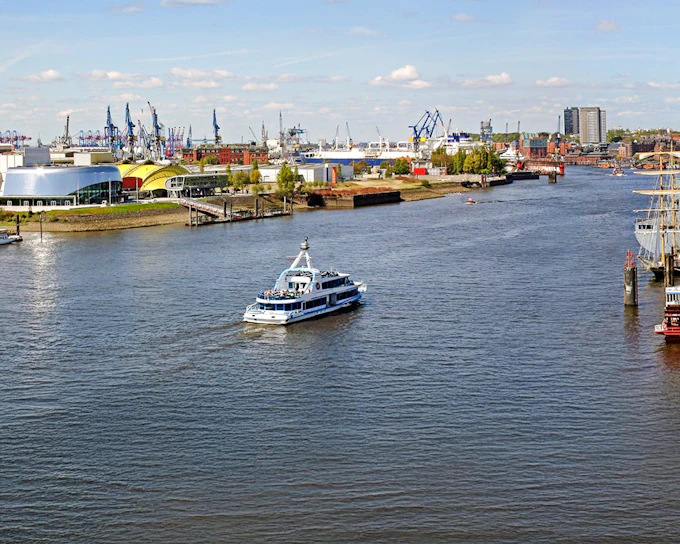 Hamburg 1-Hour Harbor Sightseeing Cruise with HafenCity