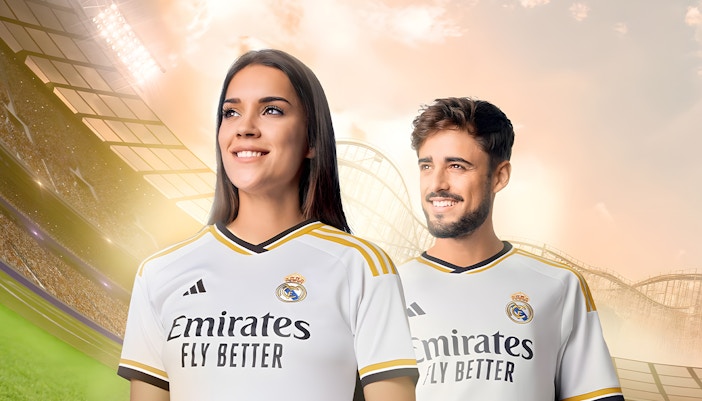 real madrid world posing for photos