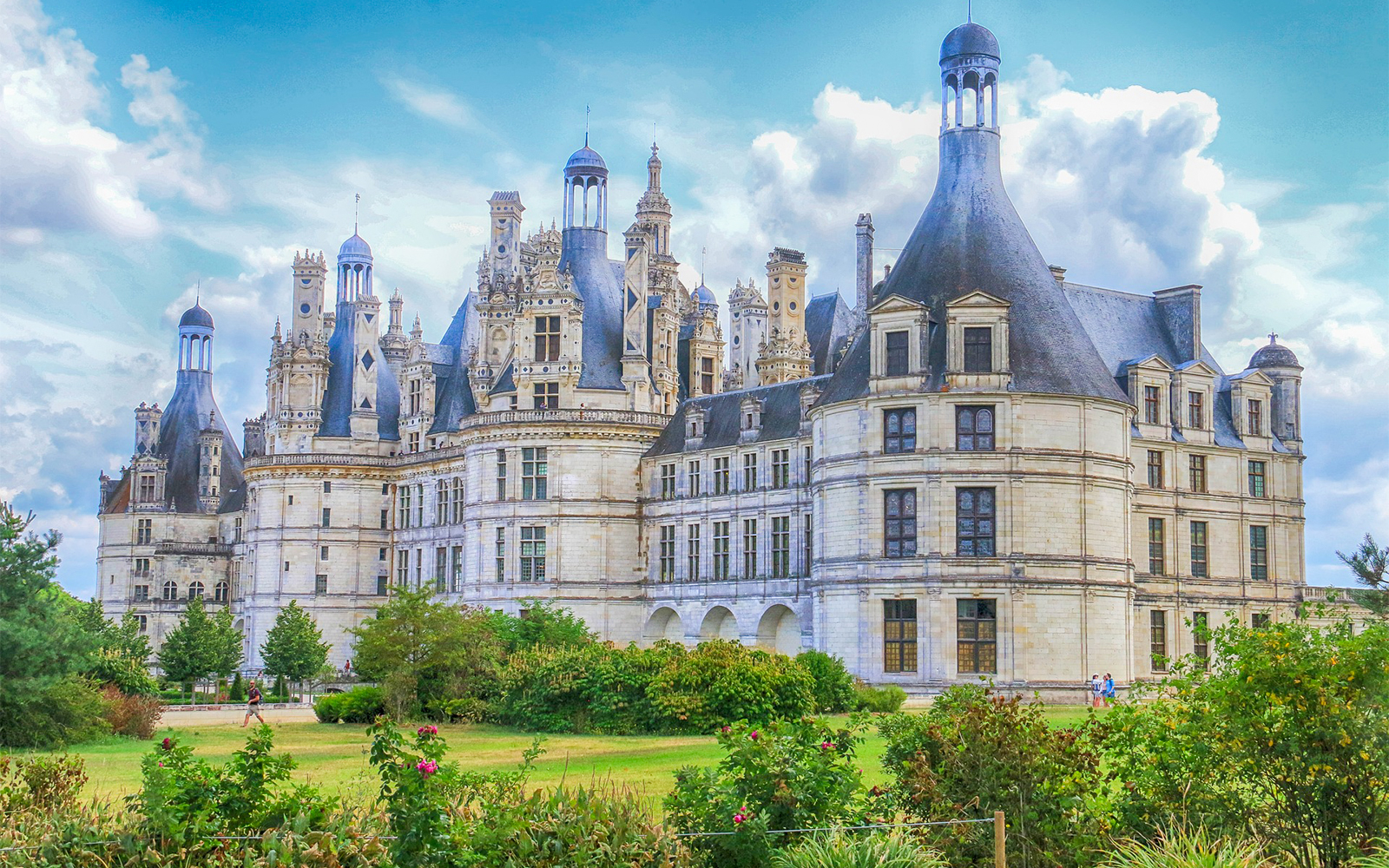 Best Time to Visit Loire Valley Castles
