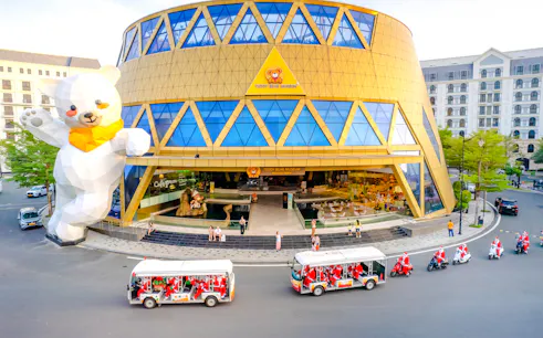 Teddy Bear Museum entrance with tour buses and scooters, Phu Quoc VinWonders.