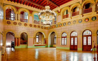 fra bukarest: filmstedet «cantacuzino wednesday», guidet dagstur til peleș castle og bran slott-5