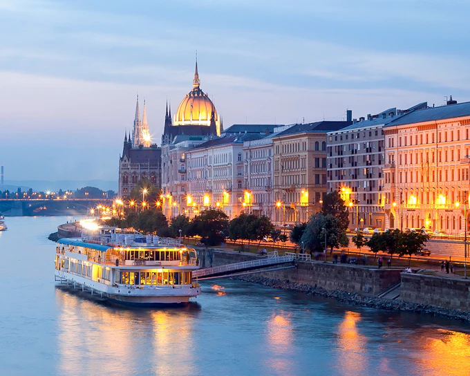 Budapest Danube River Sightseeing Cruise with Drinks