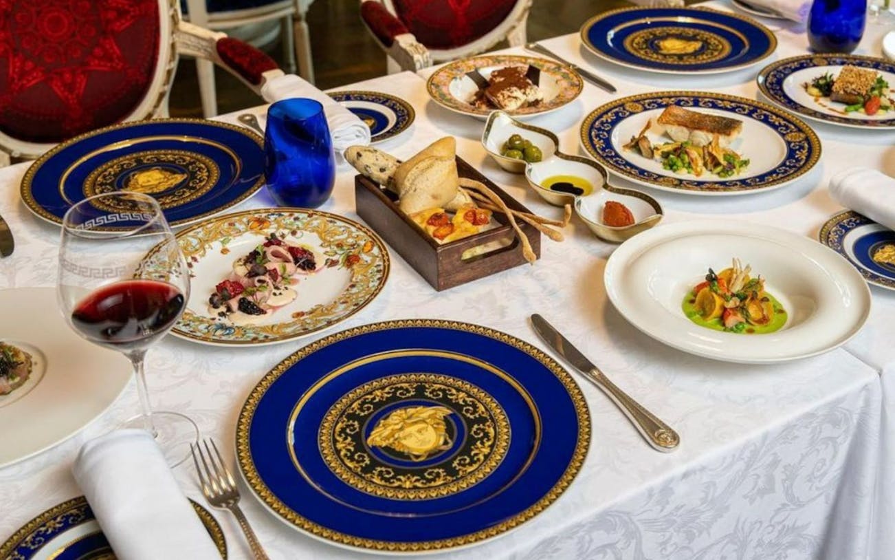 palazzo versace dubai: ужин из трёх блюд итальянской кухни с безалкогольными напитками и услугой парковщика-5