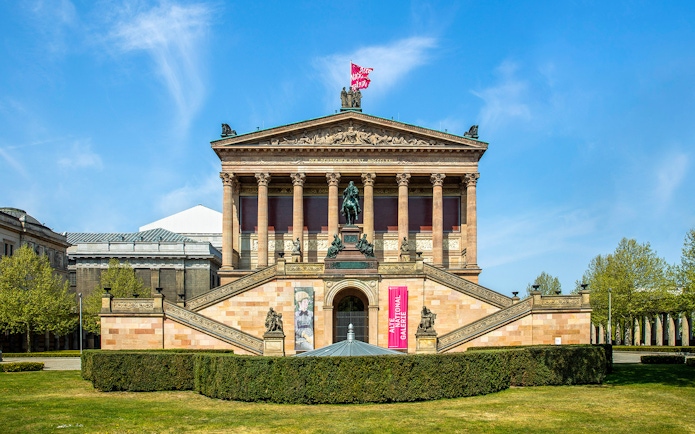Altes Museum in Berlin with neoclassical facade and statues.