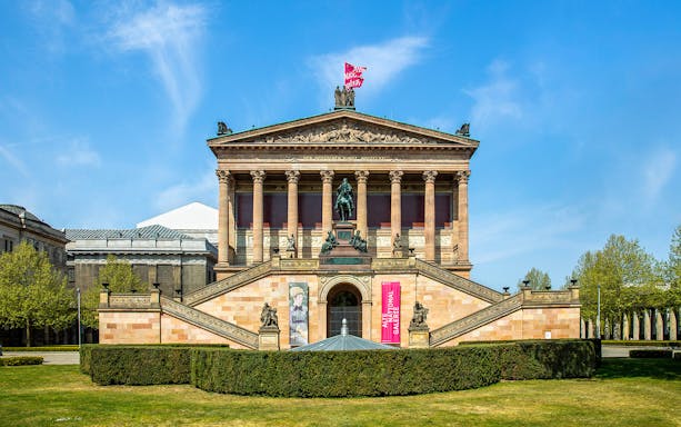 Altes Museum in Berlin with neoclassical facade and statues.