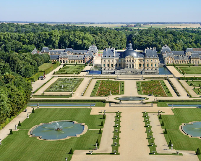 From Melun: Vaux-le-Vicomte Day Trip with Chateaubus Shuttle