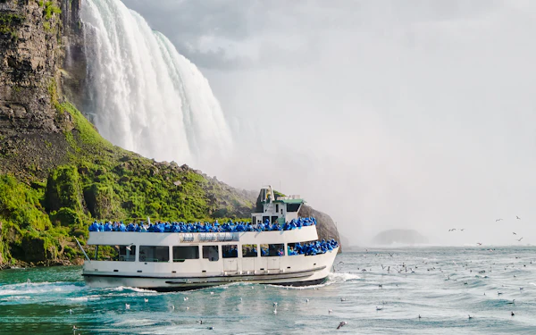 From Toronto: Niagara Falls Day Tour with Hornblower Cruise & Round-Trip Transportation