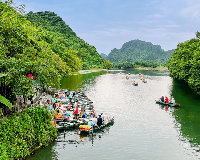 Ninh Binh Tour - Trang An, Hoa Lu/Bai Dinh Pagoda & Mua Caves