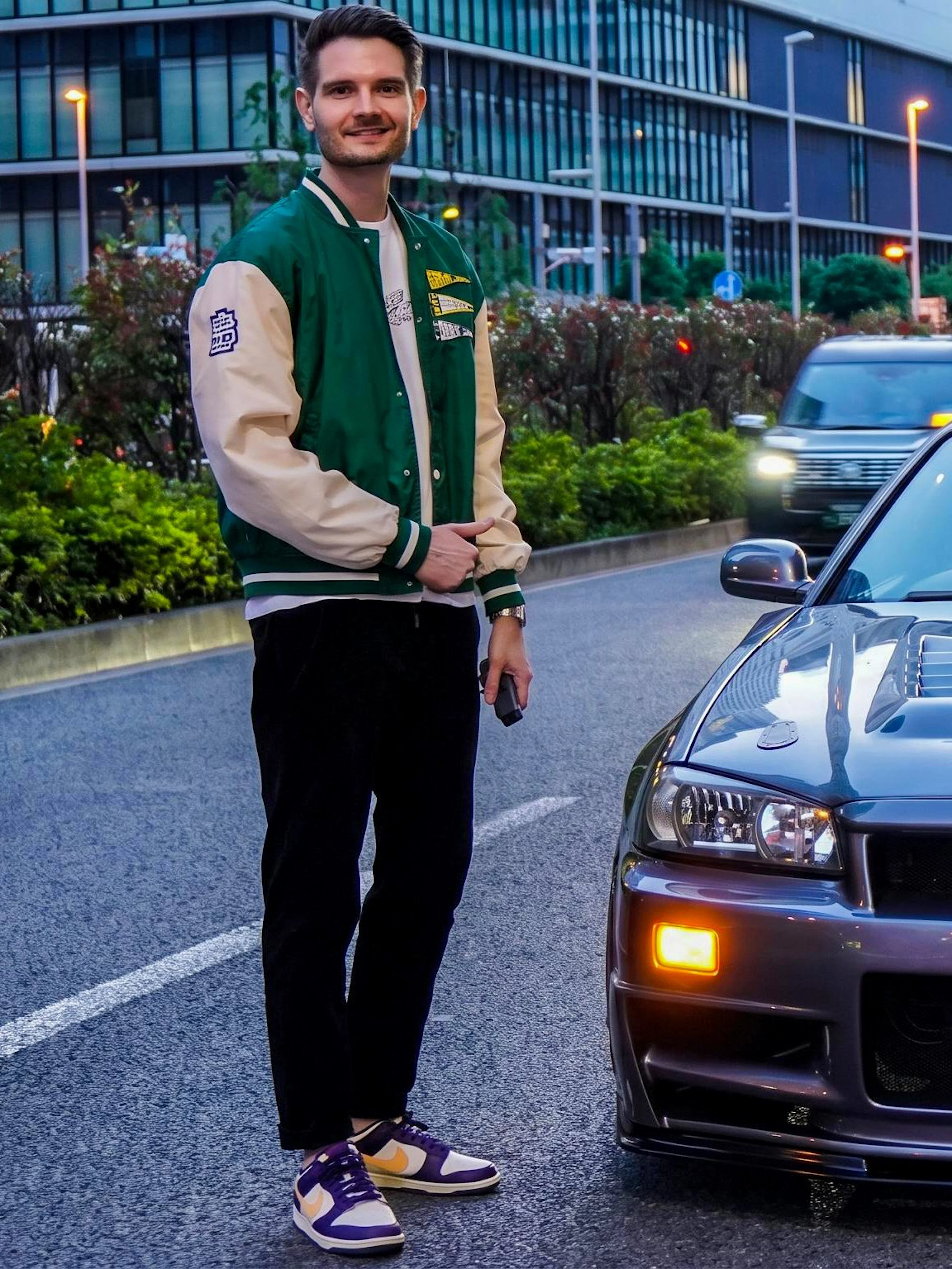 Tourist with Nissan GTR on Tokyo street during Daikoku & Night City VIP Tour.