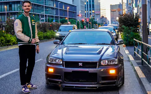 Tourist with Nissan GTR on Tokyo street during Daikoku & Night City VIP Tour.