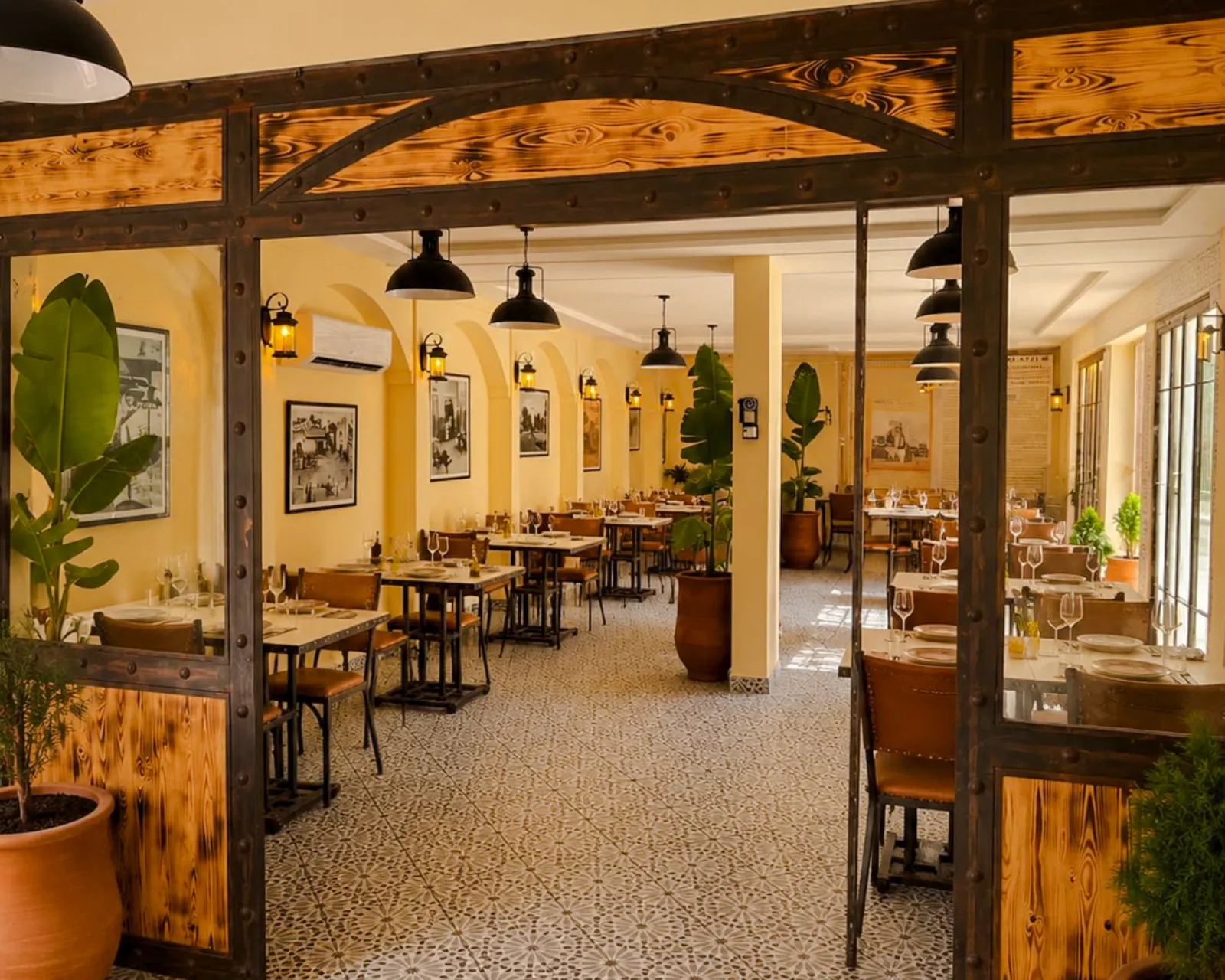{
  "experiencename": "marrakech: la gare de la médina 1924 museum with 3-course moroccan meal"
}-9