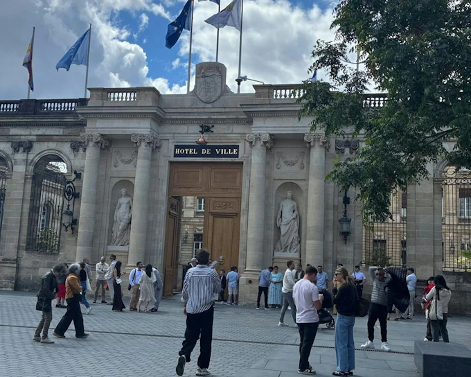 Bordeaux Murder Mystery: Self-Guided City Exploration Game