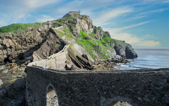 biarritz'den: gaztelugatxe, bilbao ve guggenheim müze turu-6
