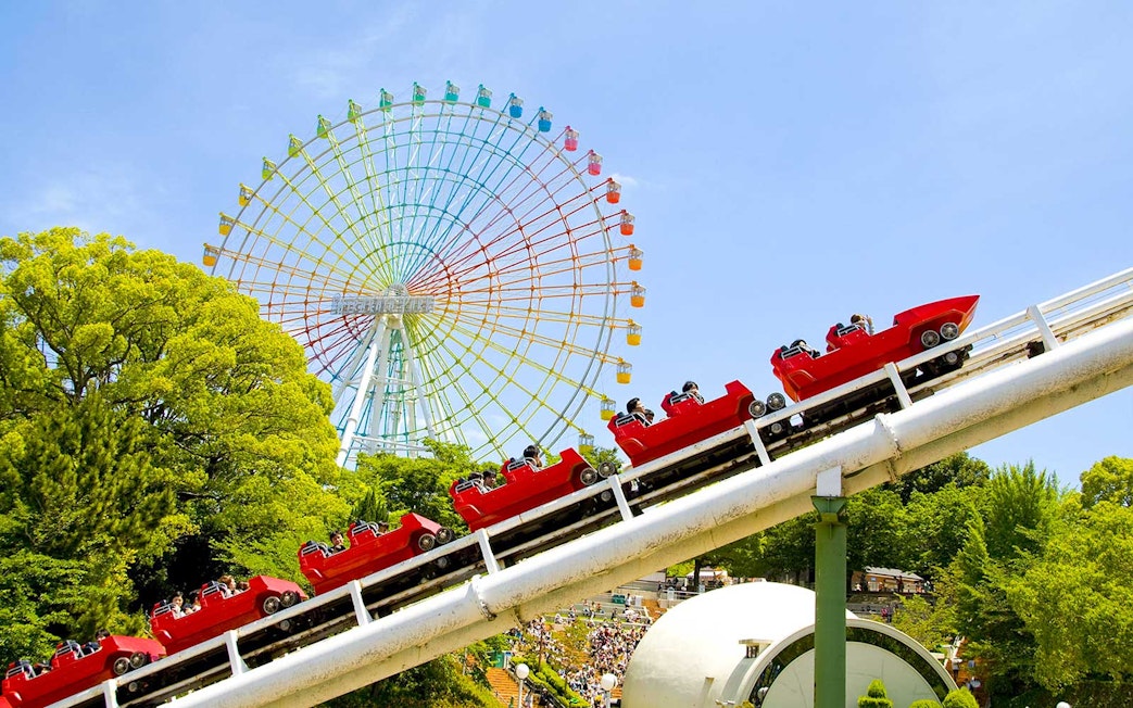 Roller coaster and Ferris wheel at Hirakata Park, Japan.