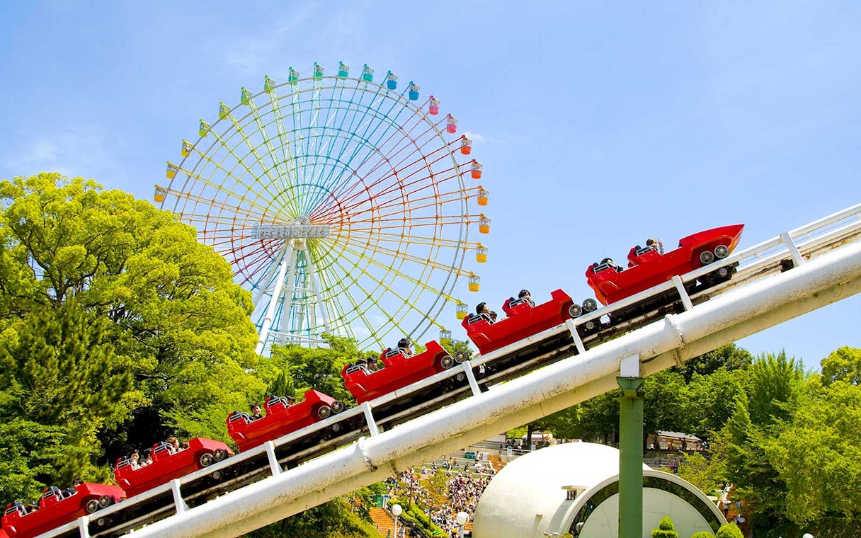 Roller coaster and Ferris wheel at Hirakata Park, Japan.