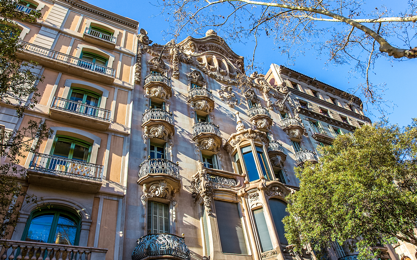 Av. Diagonal, 355, L'Eixample, 08037 Barcelona