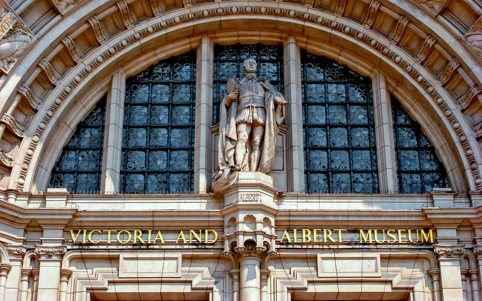 museums in london - victoria and albert museum