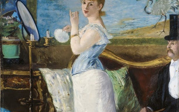 Woman in blue dress with mirror at Hamburger Kunsthalle exhibit.