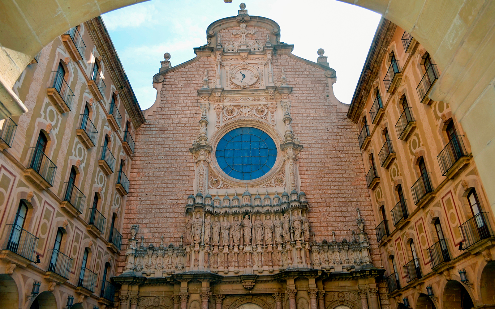 Atrio del Monasterio de Montserrat