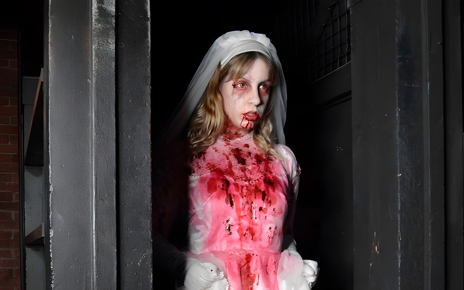 Haunted bride character at The Warren Files: Horror Passage, Parque Warner Madrid event.