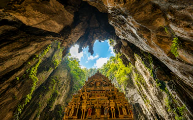 From Kuala Lumpur: Batu Caves Private Tour with Ramayana Cave Entry and Batik Factory Visit