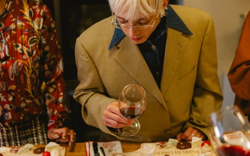 la cata oficial de vino y queso de «emily in paris» con taller de elaboración de mantequilla-5