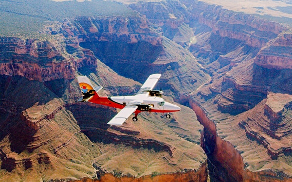 70-min Las Vegas to Grand Canyon West Airplane/ Helicopter Tour with Rim Landing