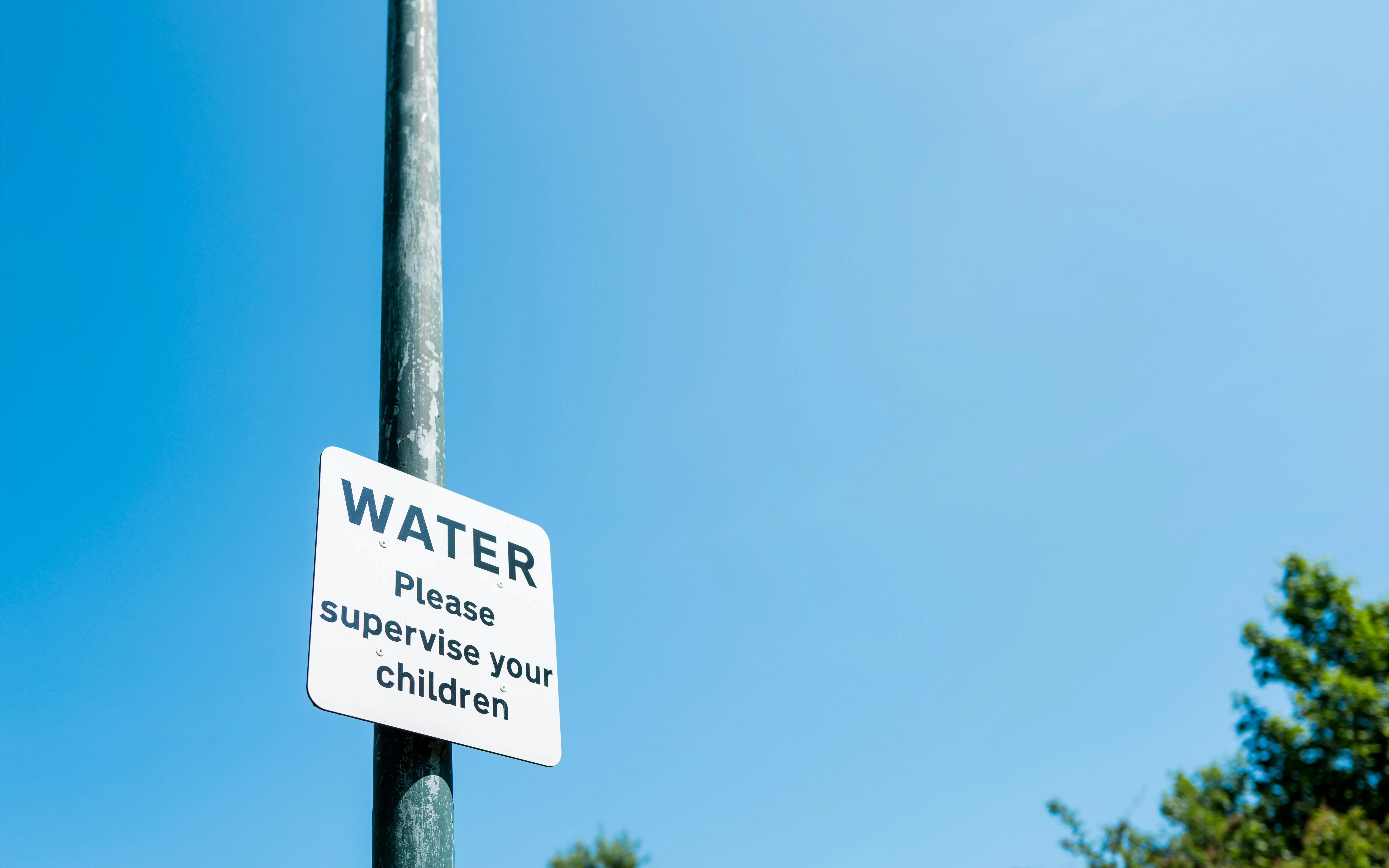Water supervision sign advising to supervise children.