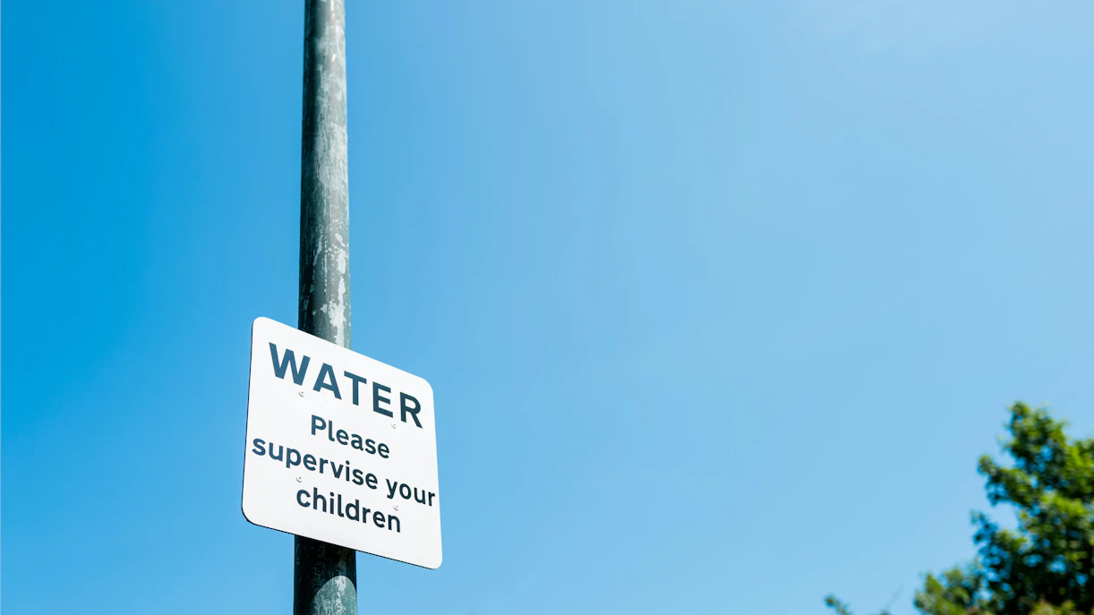 Water supervision sign advising to supervise children.