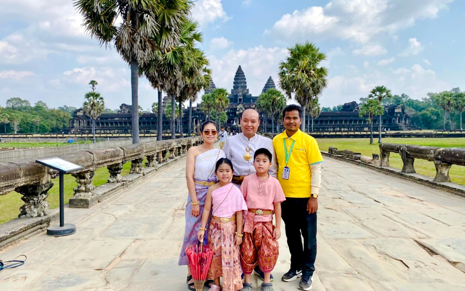 Angkor Wat Khmer Traditional Costume Experience Image 5