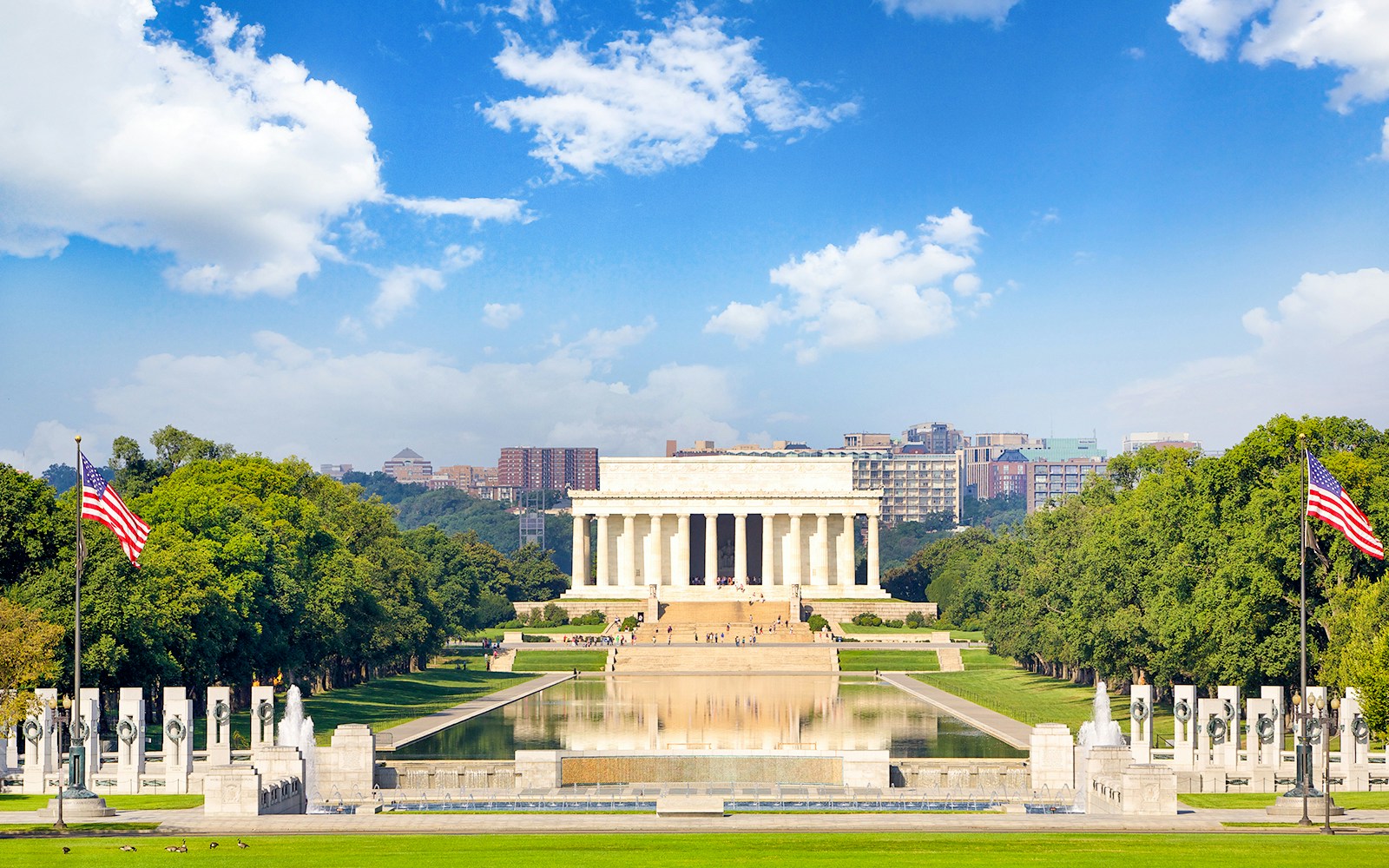 Abraham Lincoln Memorial with reflecting pool, Washington DC, USA.