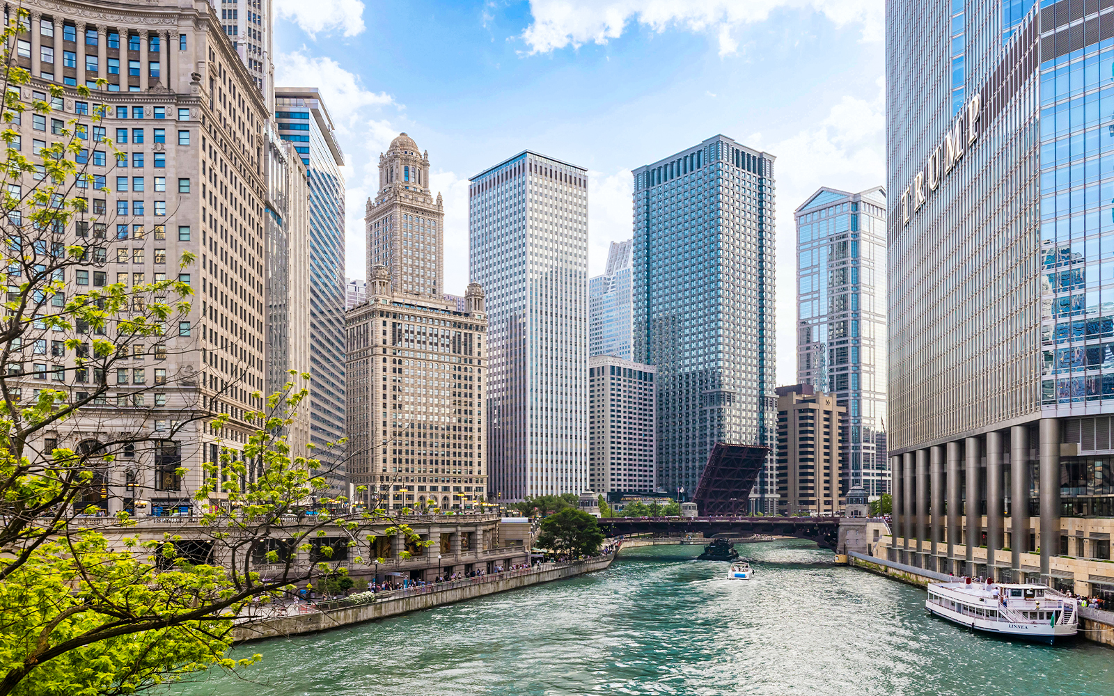 Tribune Tower and Chicago River with skyscrapers in downtown Chicago.