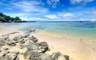Sandy beach with rocky shoreline at Archipiélago de las Perlas, Panama City.